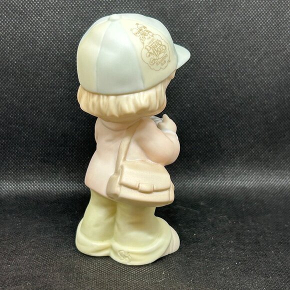 Precious Moments "Focusing In on Those Precious Moments" club figurine - Picture 2 of 4